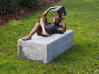 Bronzen beeld Liggende jongen 45x40x95cm 20kg