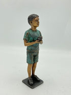 Bronzen beeld Jongentje met vogel 20x5x6cm