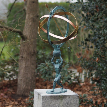 Bronzen Man met zonnewijzer 70x33x35cm