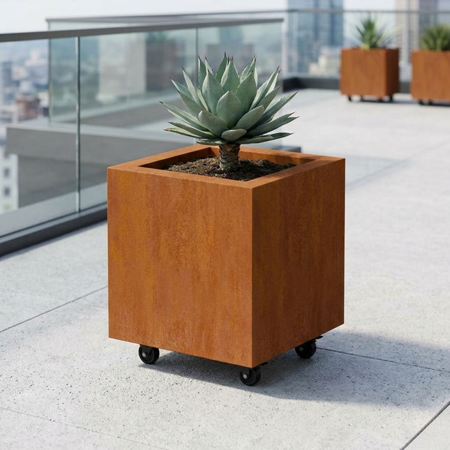 Vierkante cortenstalen plantenbak met wielen 40x40x40 cm