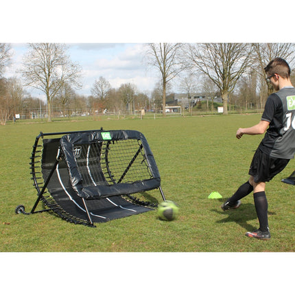 EXIT Kickback voetbal rebounder 124x90cm - Doika BV - Rebounders - EXIT Toys - 8718469466948 - 43.23.10.00