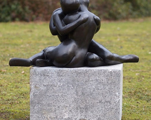 Thermobrass Modern verstrengeld liefdespaar 50x40x95cm (HxBxL) - Doika BV - Bronzen beeld - Thermobrass - 5410807006092 - B609-1